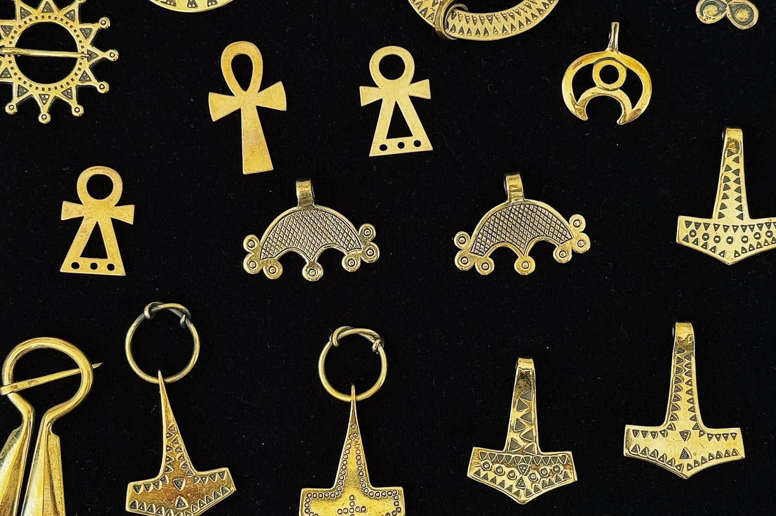 8-Украшения Геннадия Кудинова.jpg