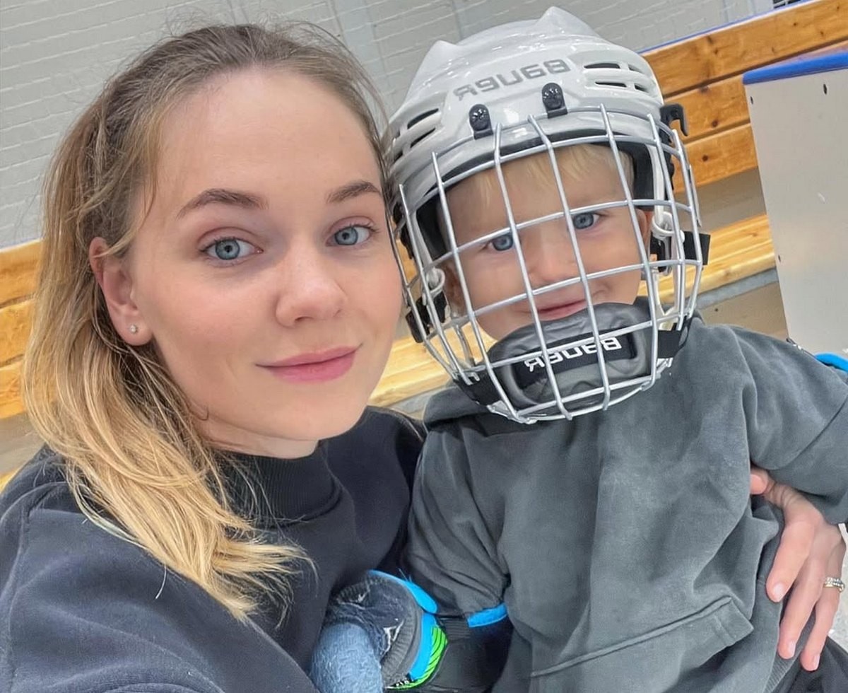 Супруга Кристиана Хенкеля Ксения с сыном.jpg