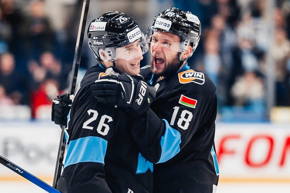 6-Даниил Сотишвили принимает поздравления от Кристиана Хенкеля.jpg