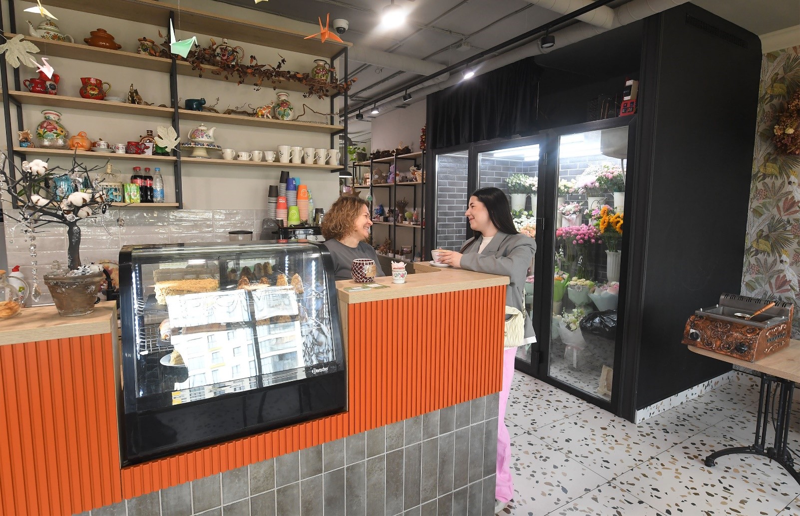 Эллипс Фарфоровый кафе.jpg