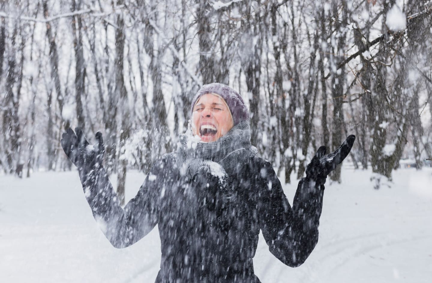женщина в снег