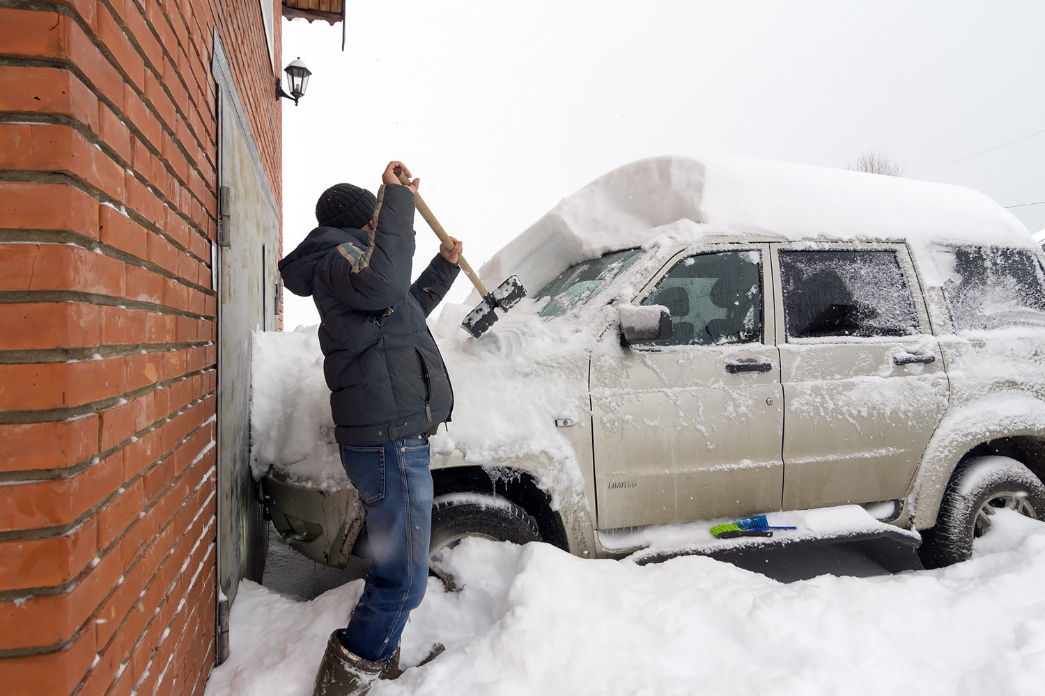 уборка авто от снега