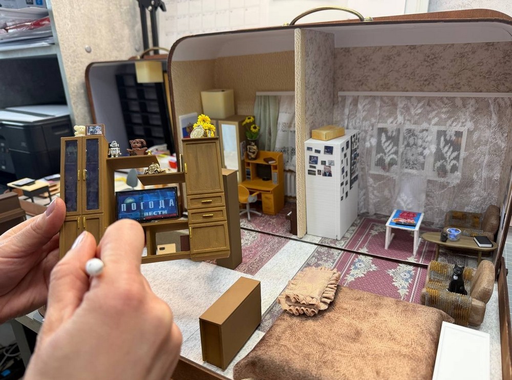 7-Каждую деталь на мебели в румбоксе окрашивают вручную.jpg