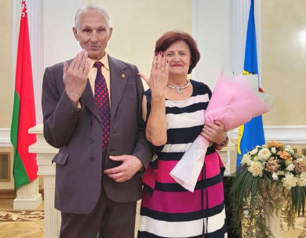 возрастные молодожены.jpg