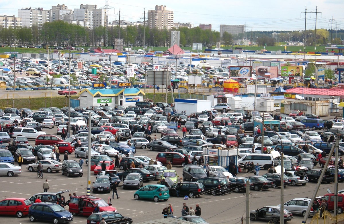 6-Авторынок в Ждановичах 2011 год.jpg