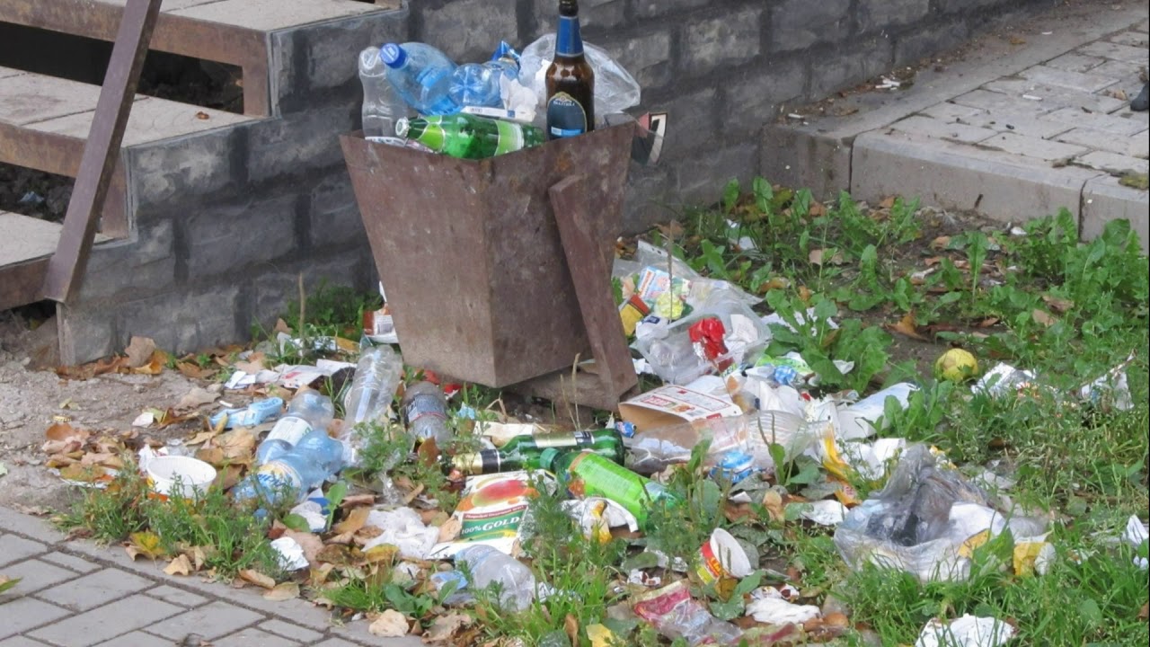 Мусор у подъезда Мусор у подъезда