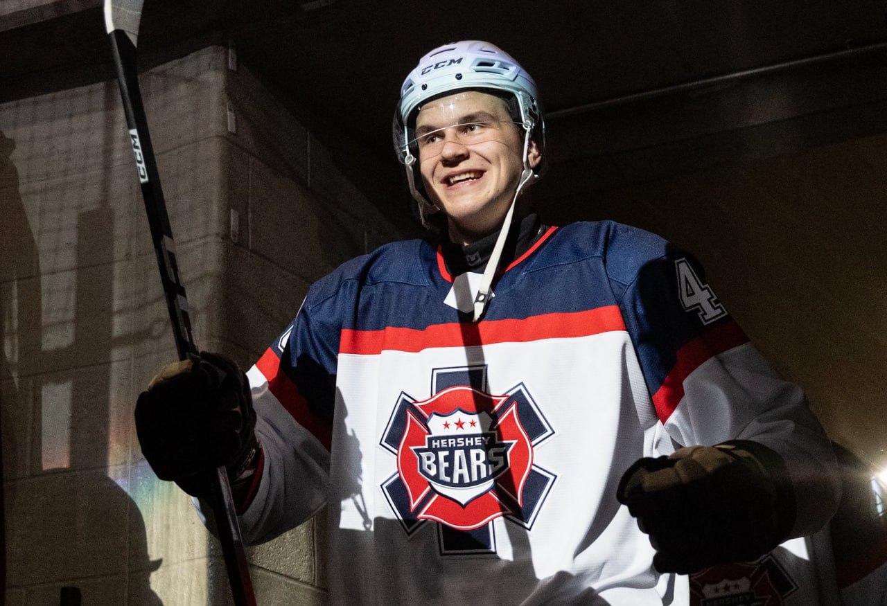 Илья Протас признан первой звездой матча чемпионата АХЛ.jpg