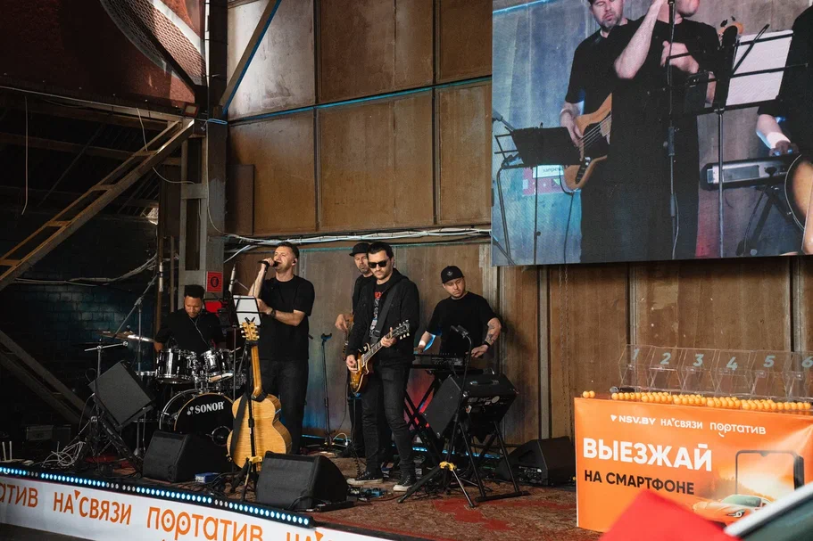 Реклама На связи, кавер-бэнд.jpg