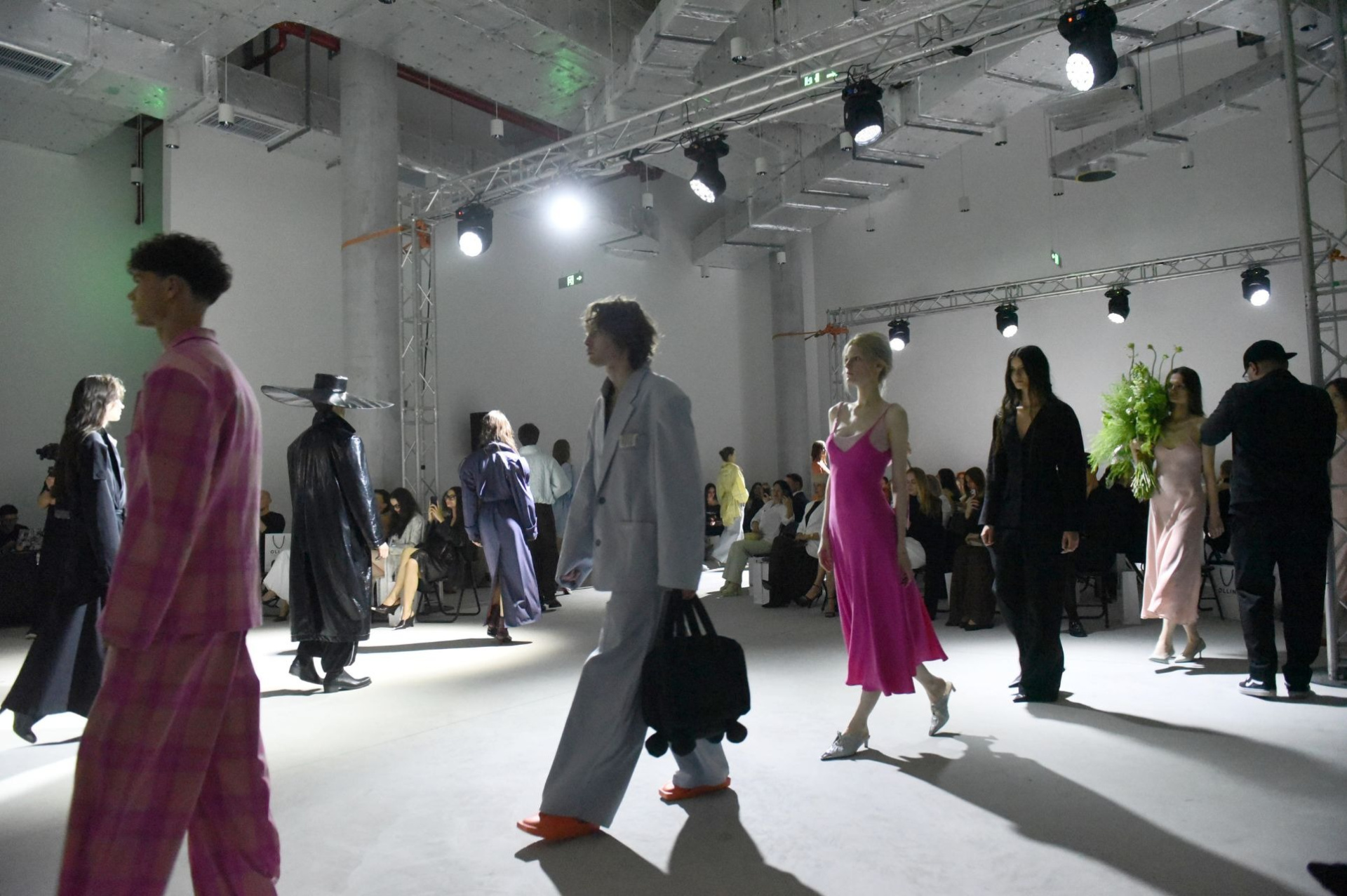 Красивый подиум, сильные коллекции и перформанс ZNWR. Каким получился Fashion Fabrique 3.0? 