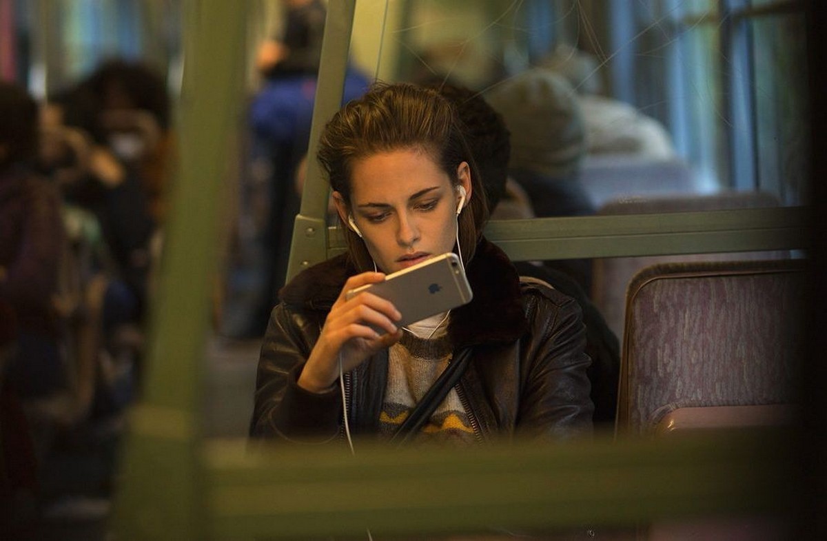 4-Кадр из фильма Персональный покупатель.jpg