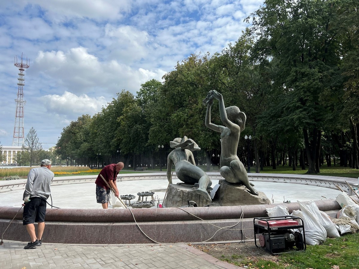 Кто старше - Ленин на площади Независимости или “Мальчик с лебедем”?  Изучаем историю городской скульптуры Минска вместе с Константином  Селихановым | СмартПресс: Арт