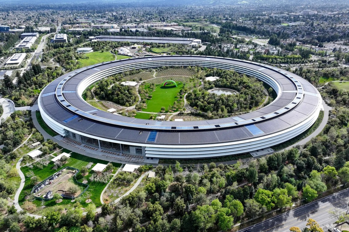 1-Штаб-квартира Apple в Купертино.jpg