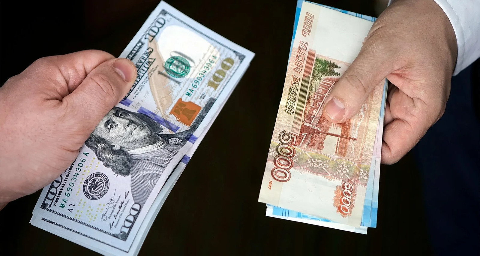 доллары и российские рубли доллары и российские рубли