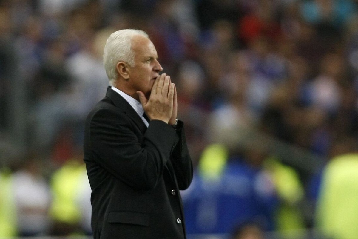 10-Бернд Штанге за работой в сборной Беларуси.jpg