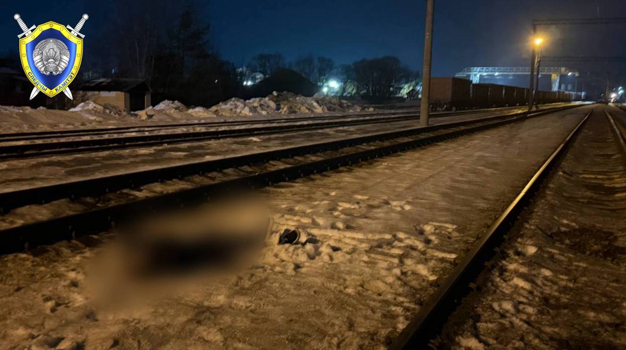 сбитая девушка возле рельсов сбитая девушка возле рельсов.jpg