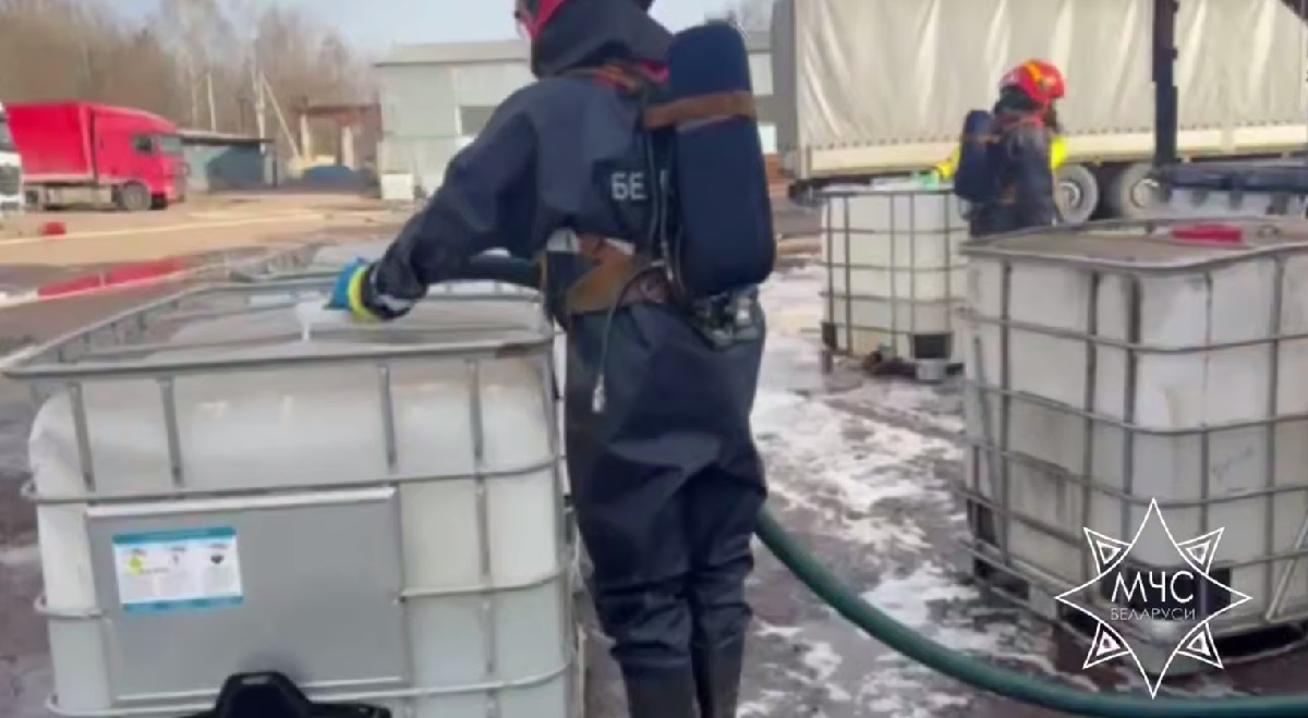 мчс, азотная кислота.jpg