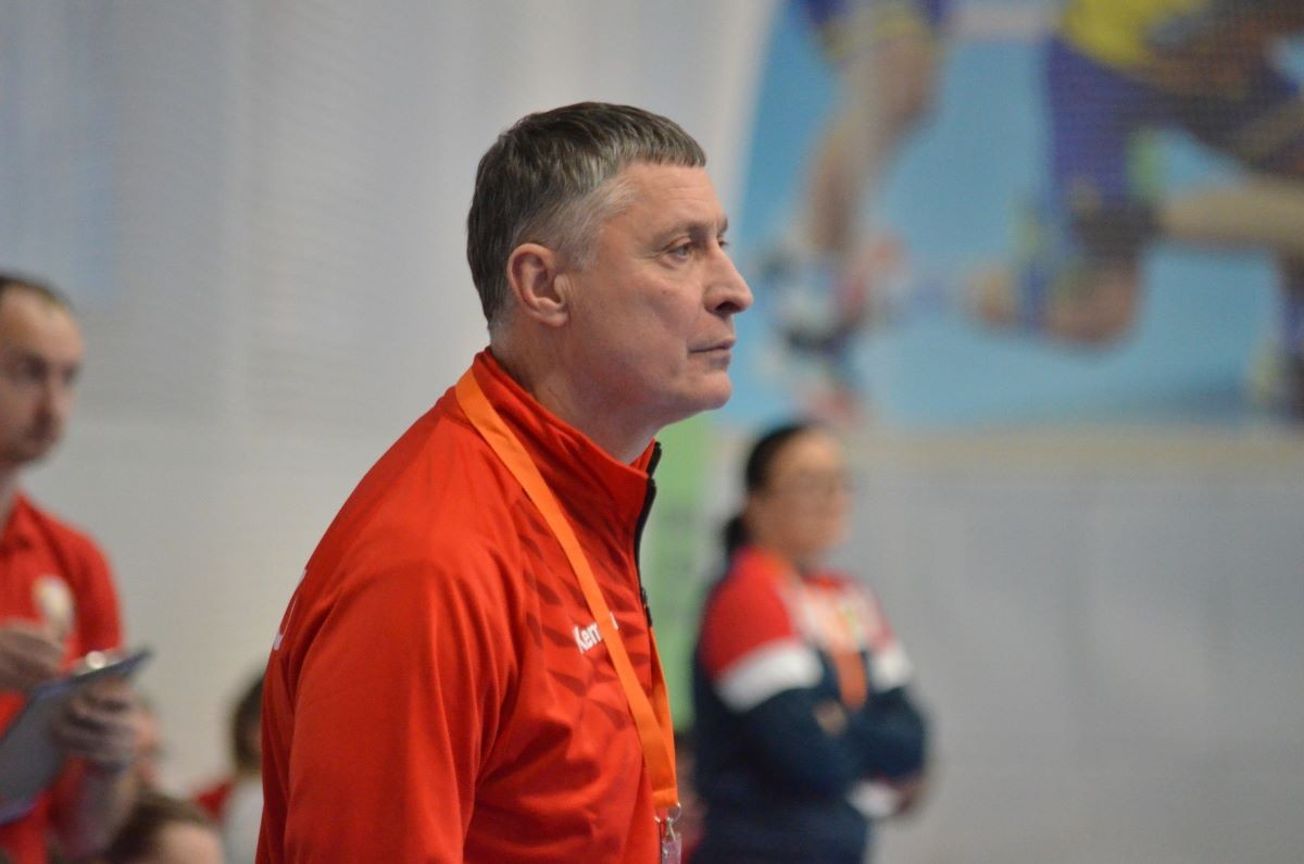 Главный тренер женской сборной Беларуси по гандболу Валерий Певницкий.jpg