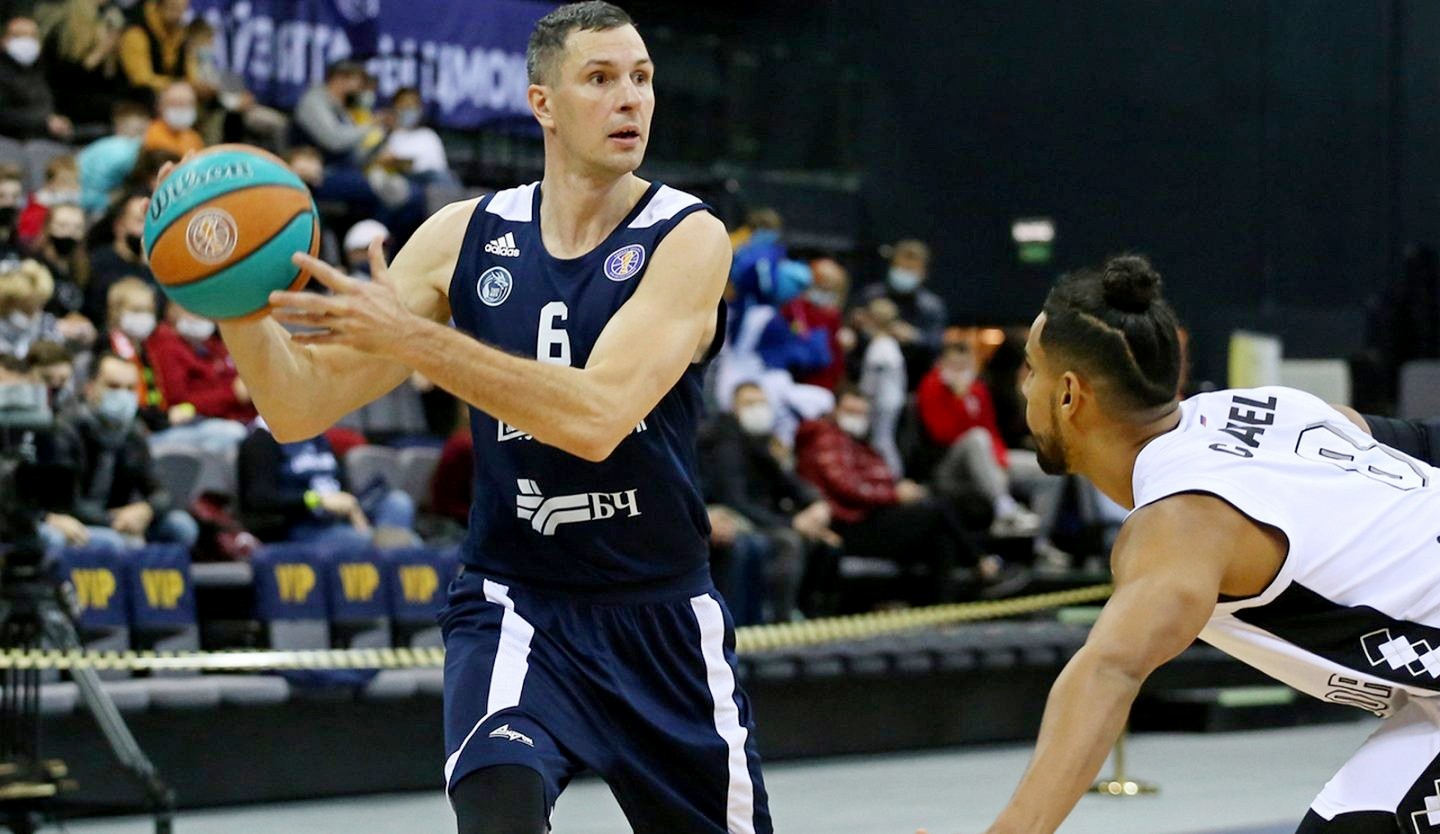 Алексей Тростинецкий в форме Минска.jpg