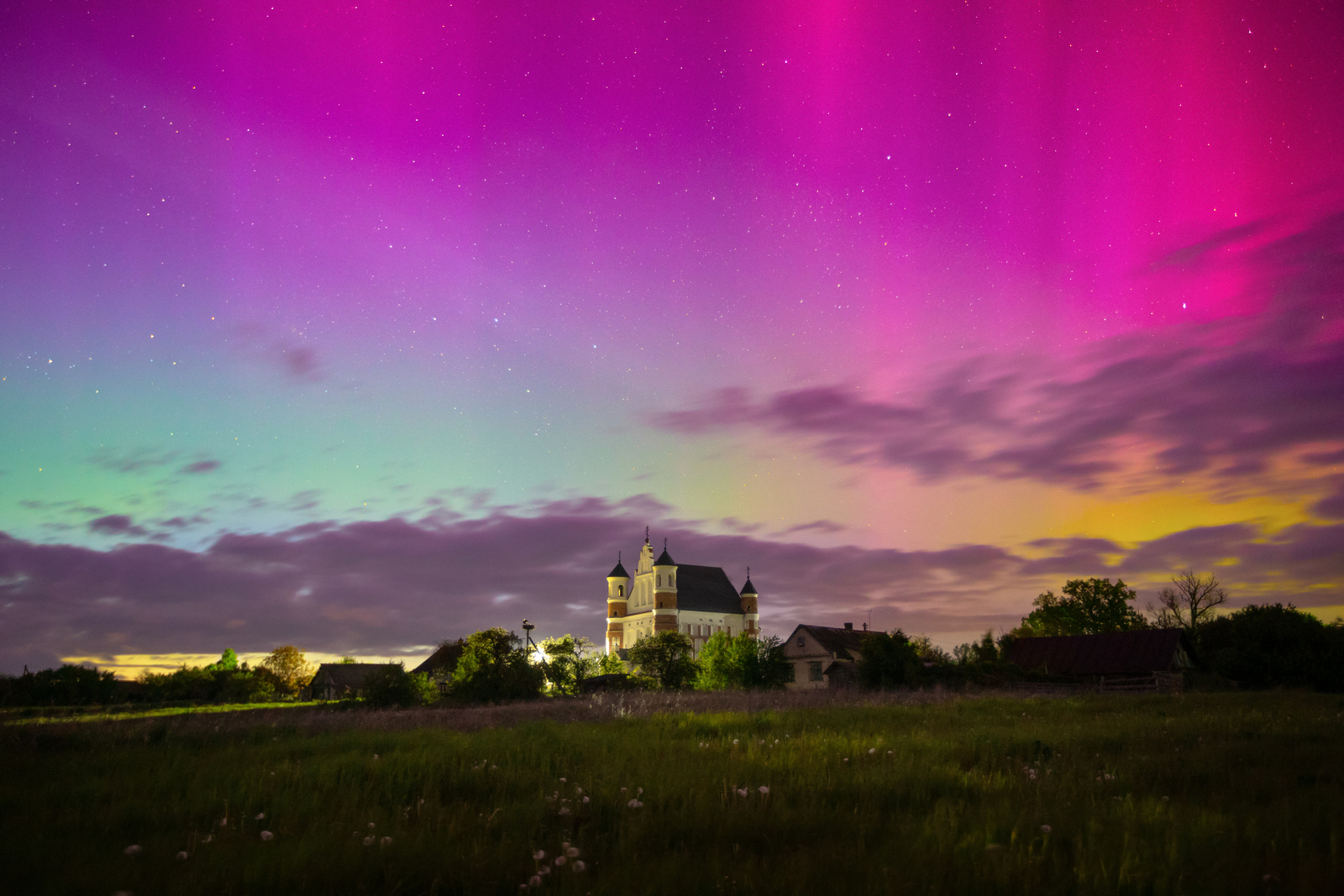 19-Полярное сияние над церковью в Щучинском районе.jpg