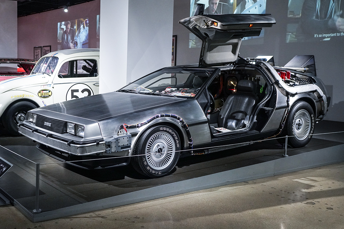 Оригинальный DeLorean A в музее Petersen Automotive в Лос Анджелесе