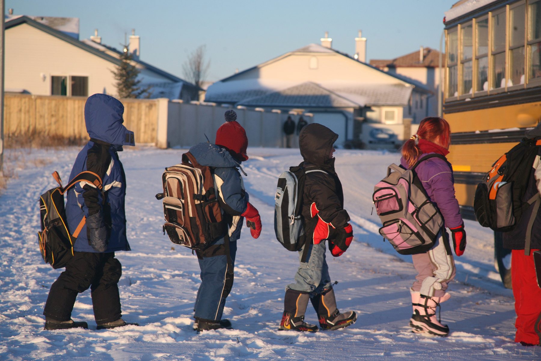 Children-walk-to-the-school-bus-on-a-winter-day-1800x1200-2.jpg