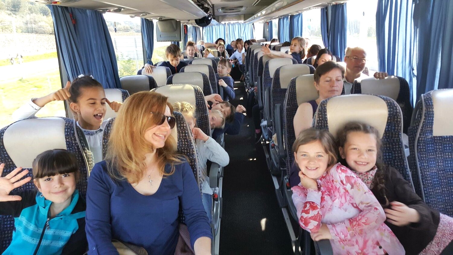 Дети в автобусе.jpg