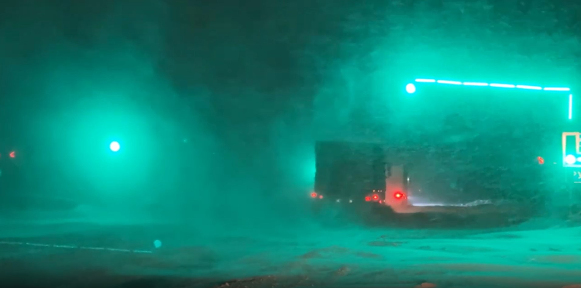 зимний шторм на трассе