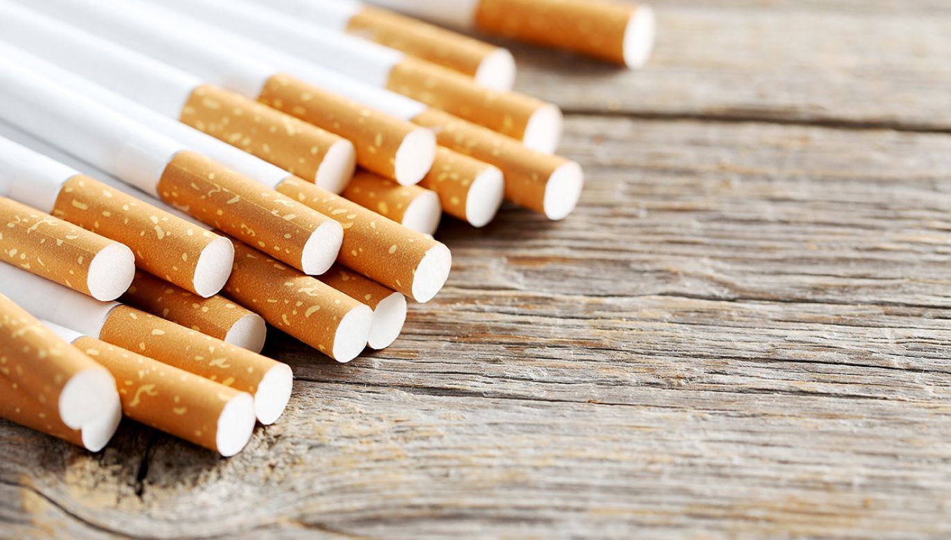 сигареты на столе