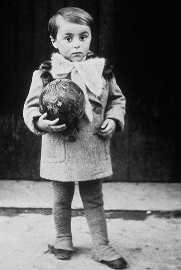 Лучано Паваротти в детстве Лучано Паваротти в детстве