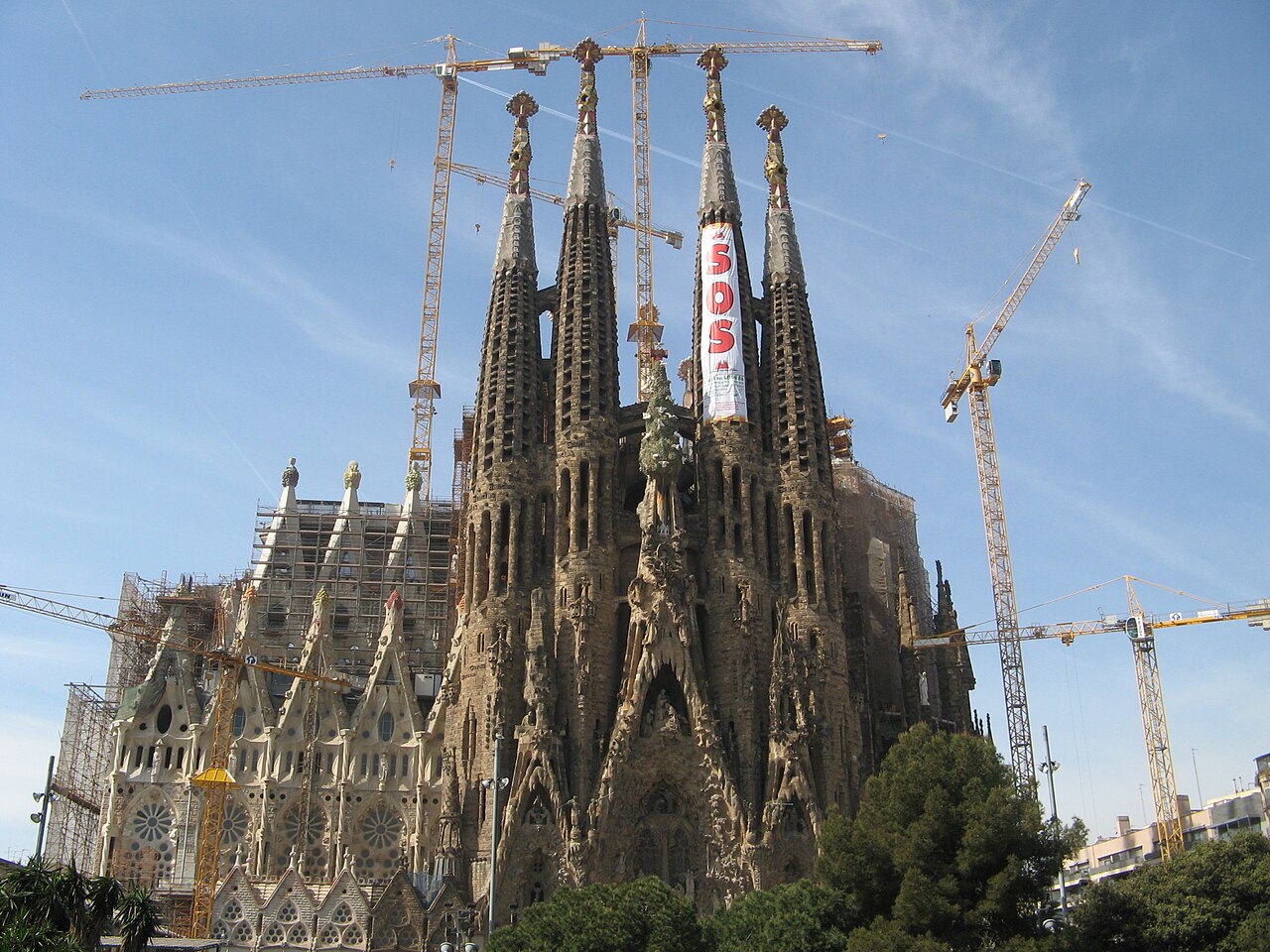 La_Sagrada_Familia_(8841823155).jpg