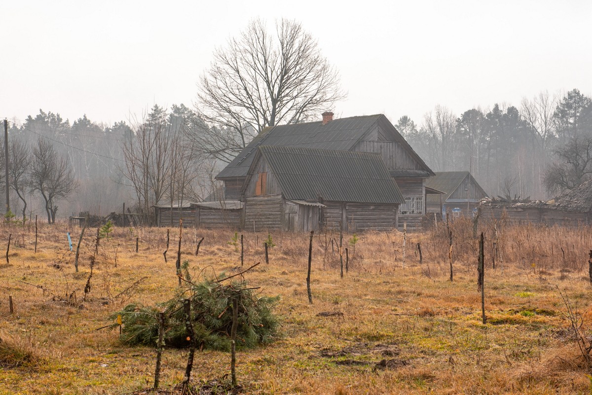 Парень построил дом из глины 11.jpg