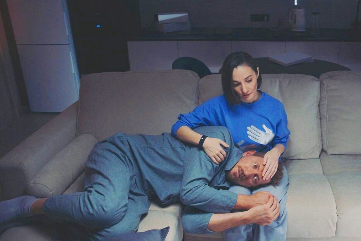 4-С возрастом иммунная система мужчин стареет быстрее чем женщин. Кадр из сериала Соцсети.jpg