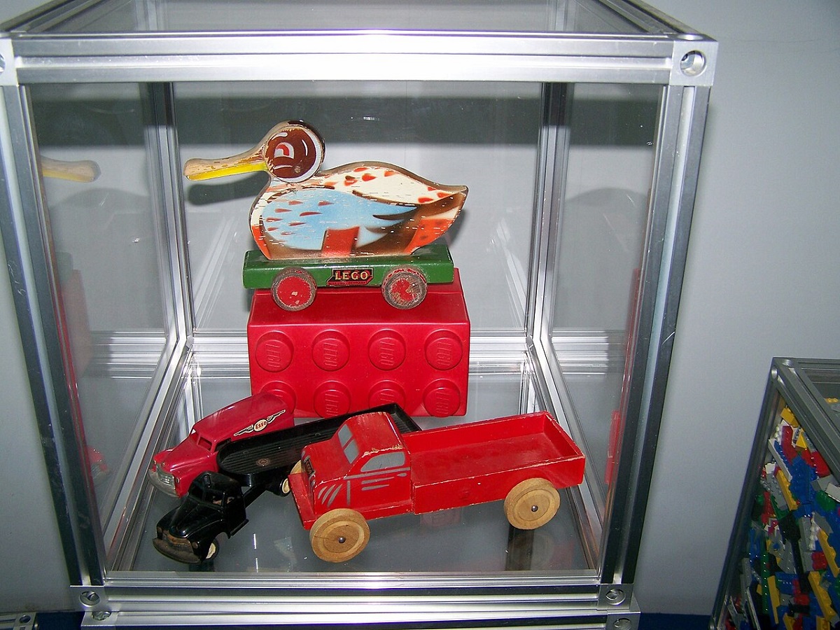Первые деревянные игрушки, изготовленные Lego в Дании в 1930-х годах
