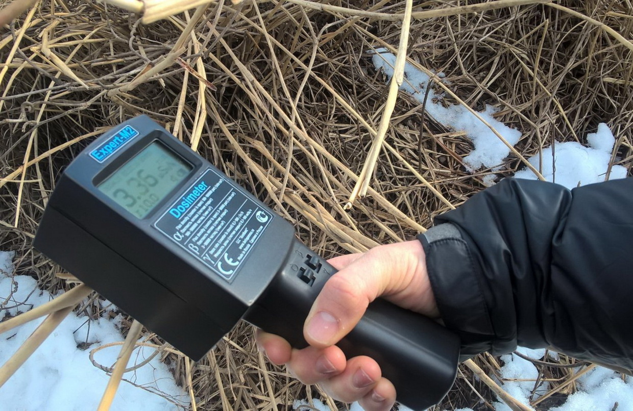 замеряют радиацию