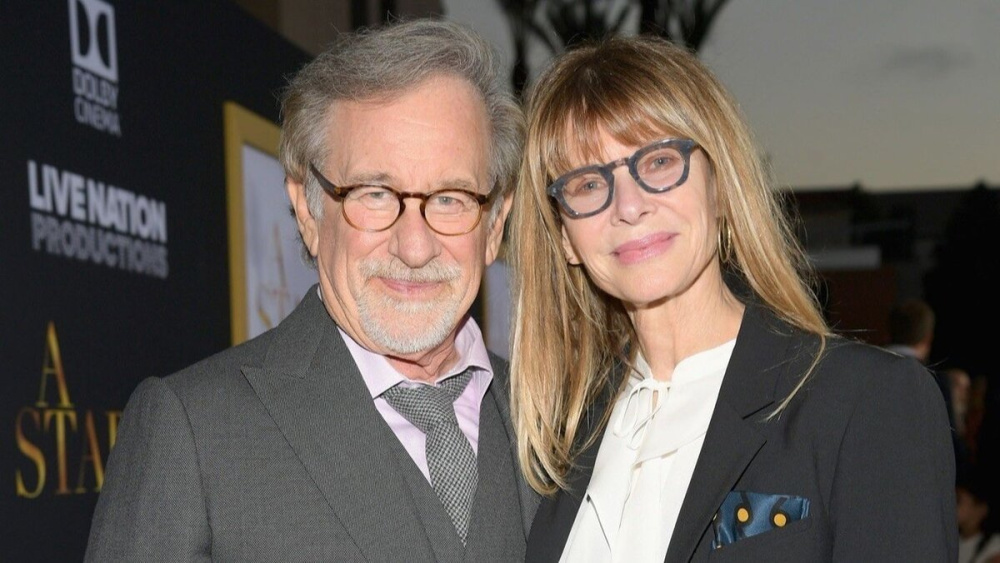 Стивен Спилберг и жена.jpg