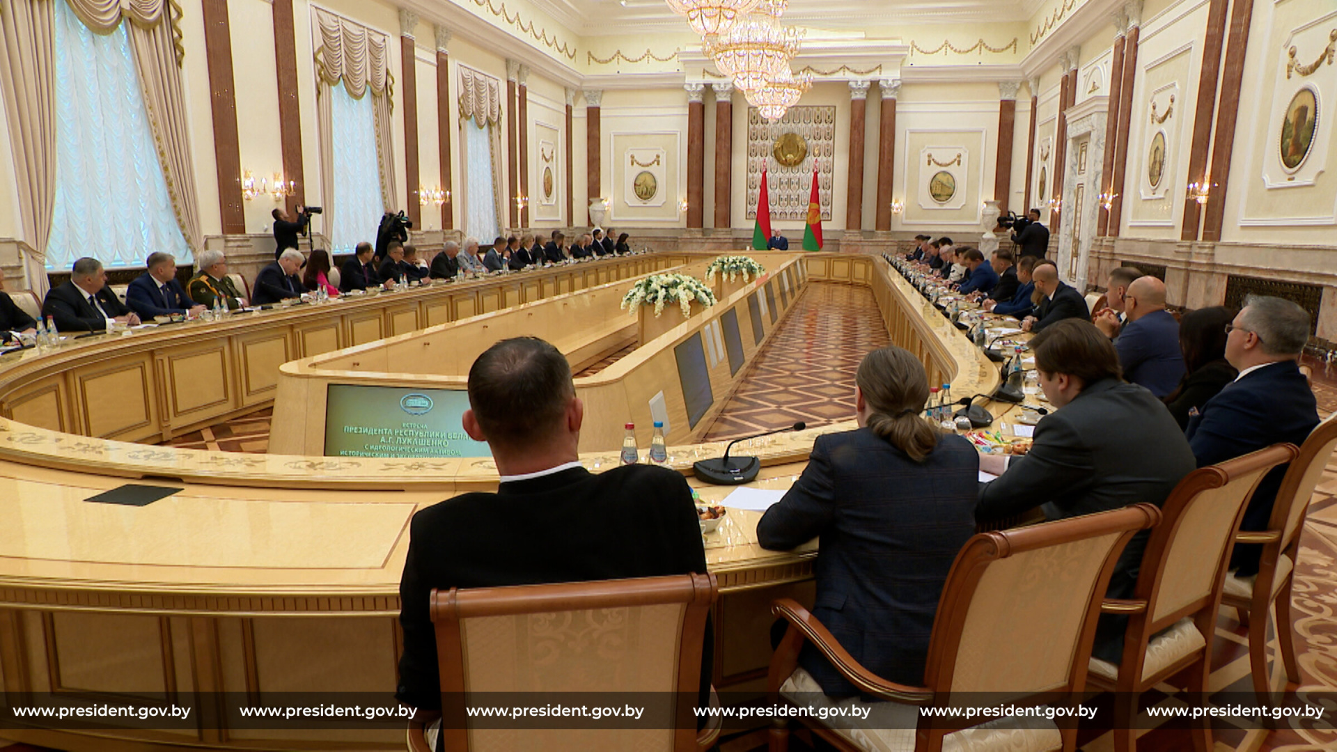 Лукашенко и идеологический актив