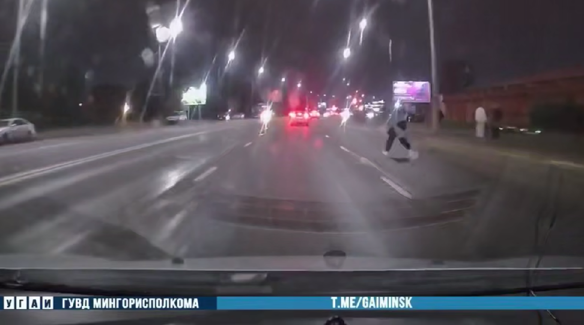 перебегает 6 полос