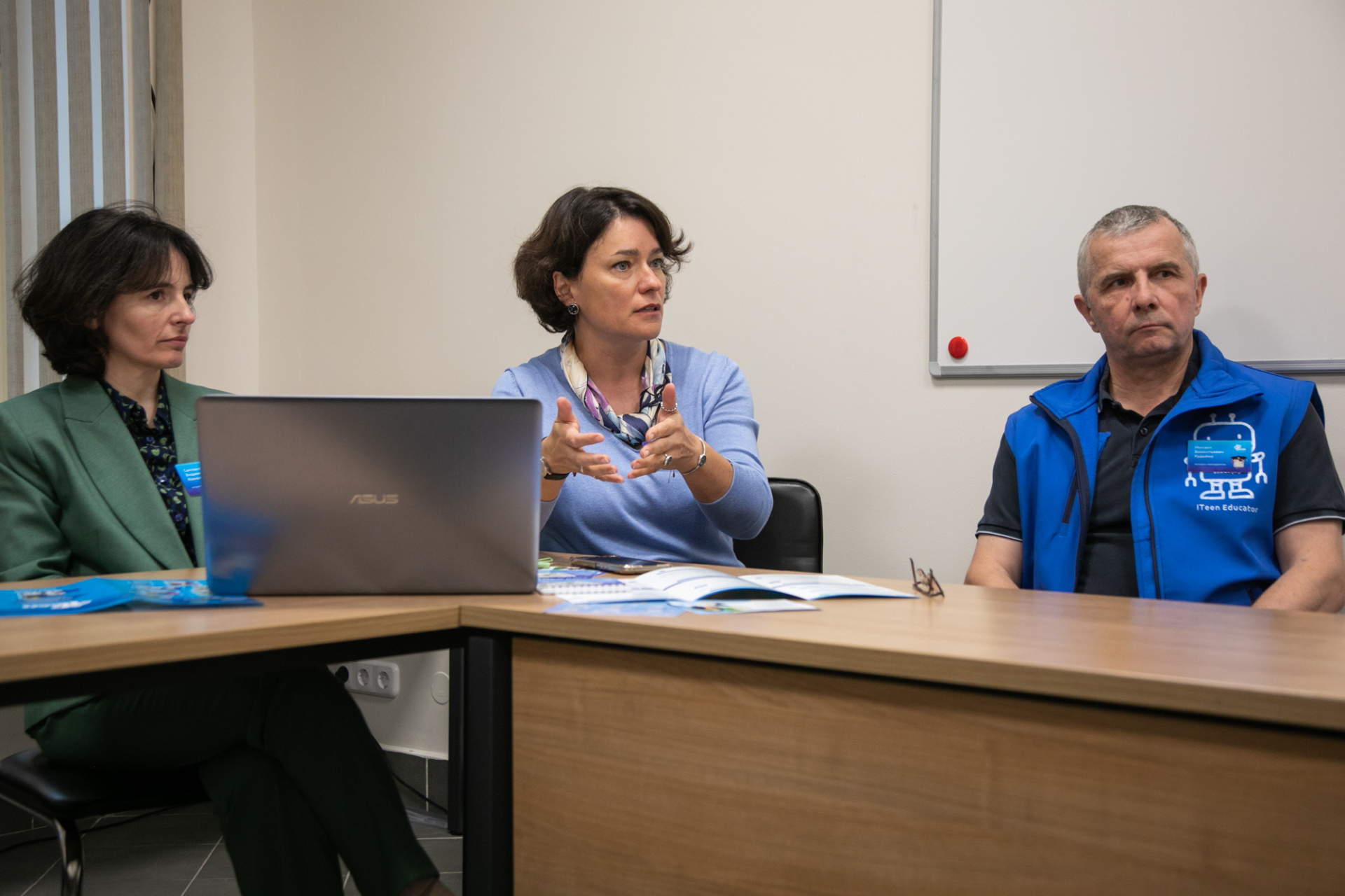 ИИ и ребенок с Iteen Academy