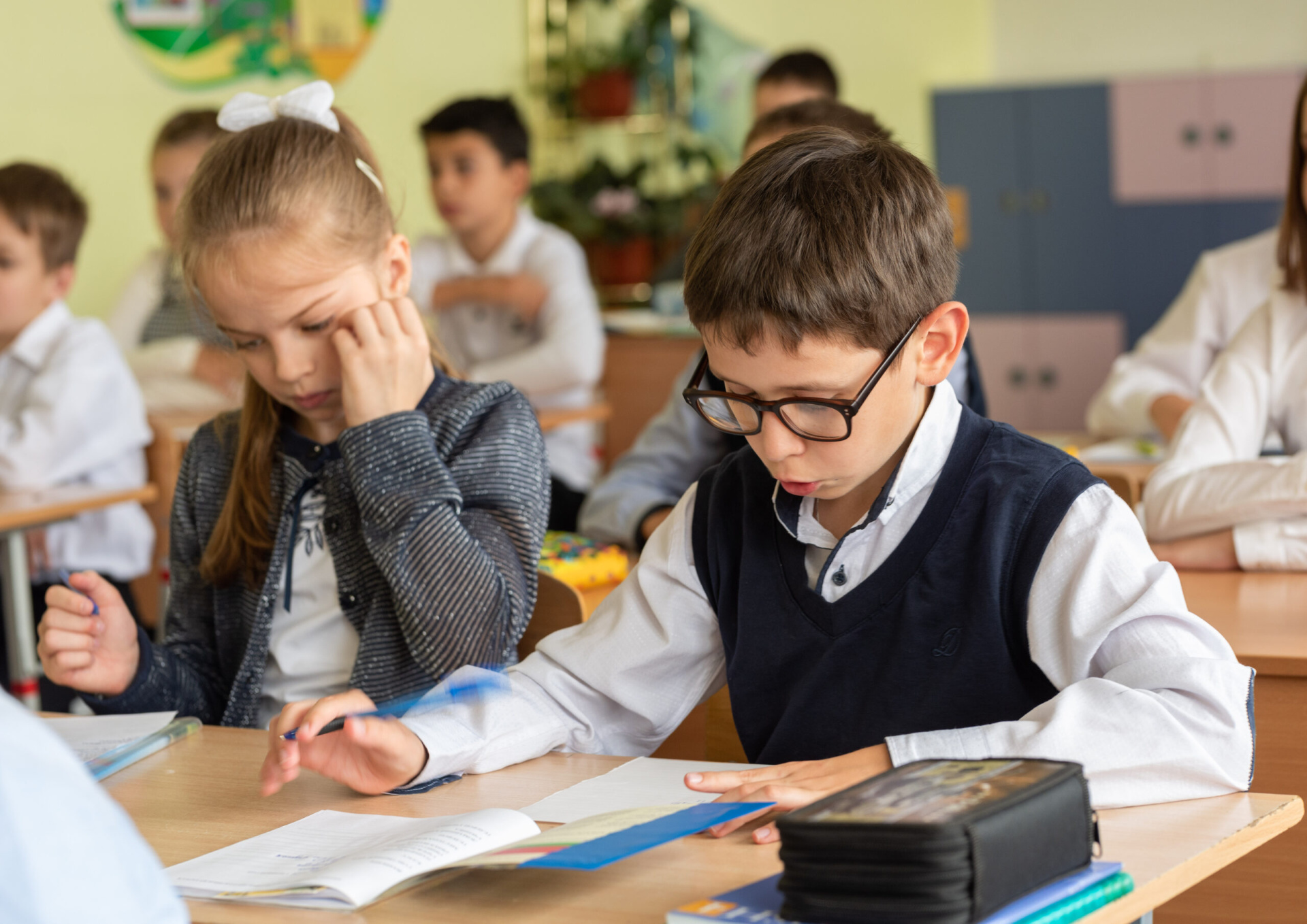 школьник пишет