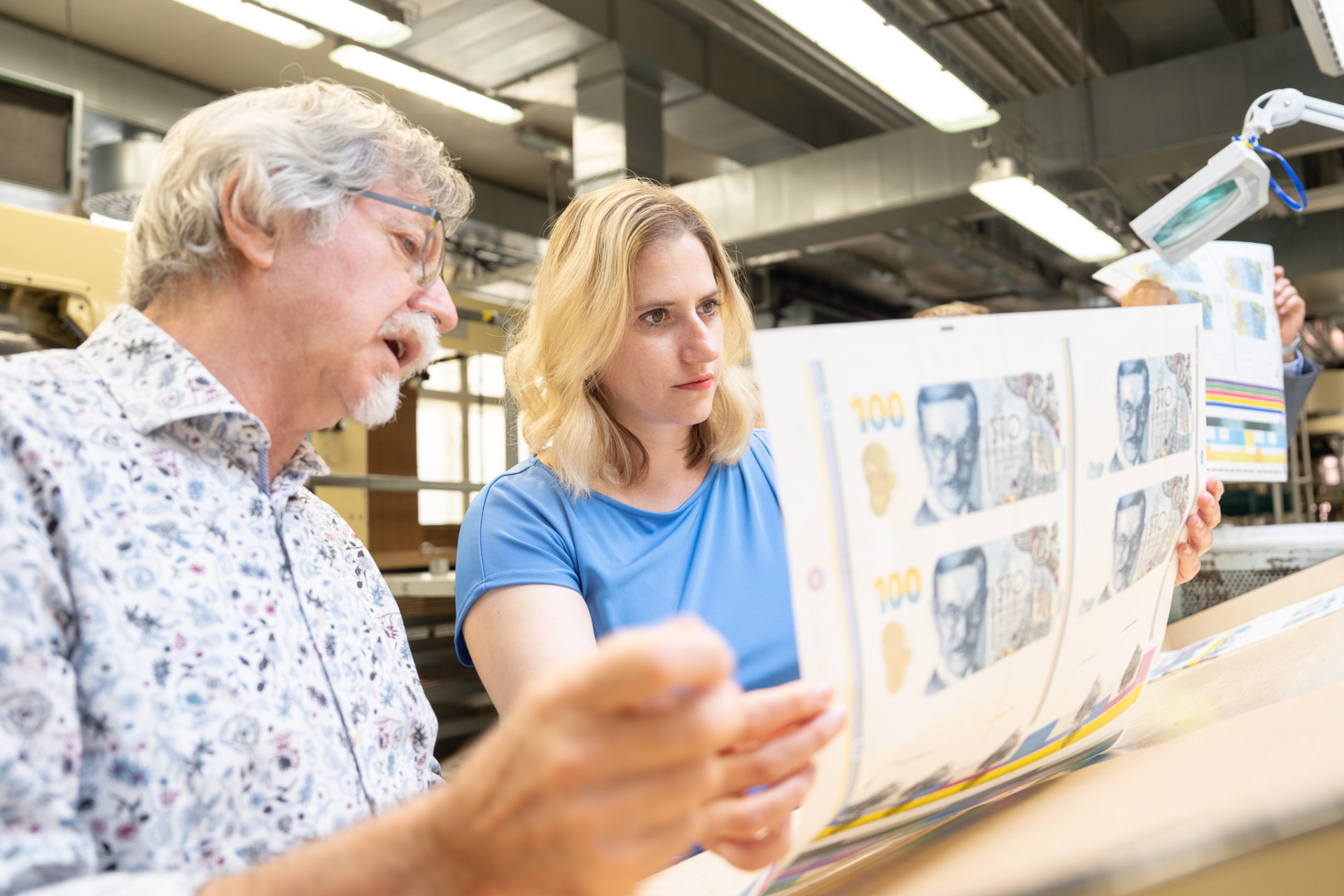 напечатанные 100 чешских крон