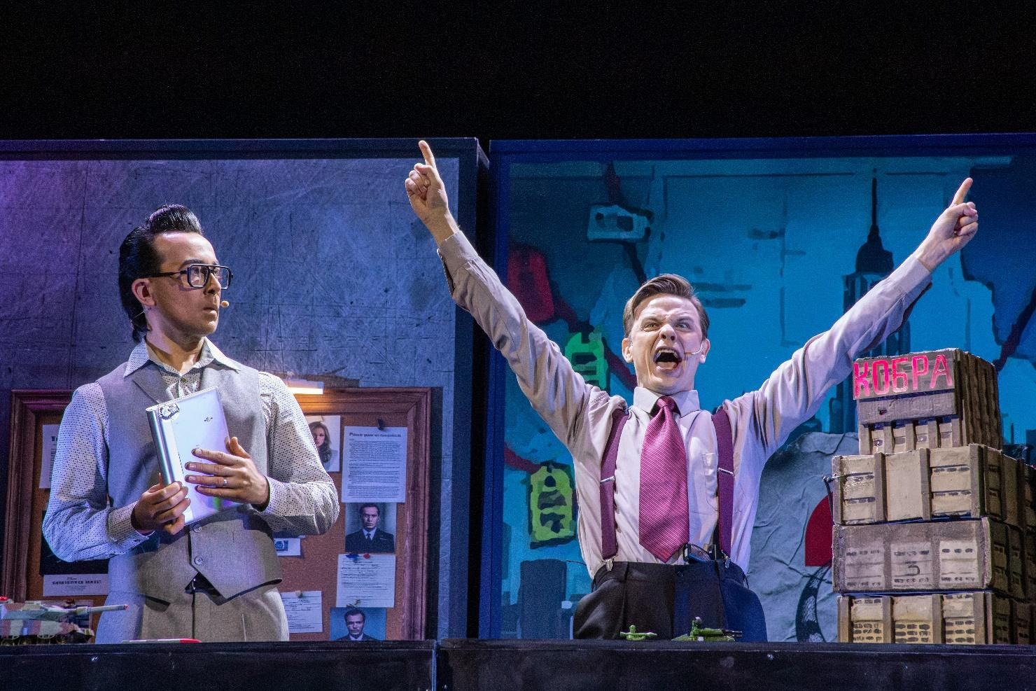 Шахматы, ИИ и стрельба: как выглядит комедия абсурда про пенсионеров в театре Горького