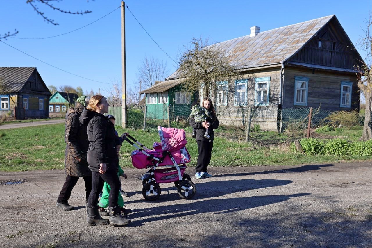 Хутка прыйдуць у нашы хаты і будуць з намі спаць”. Побывали в деревне, где  больше всего аистов в Беларуси | СмартПресс: Среда обитания