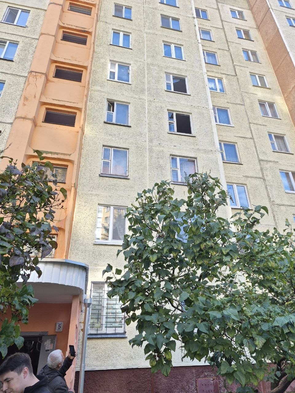 выбитые окна