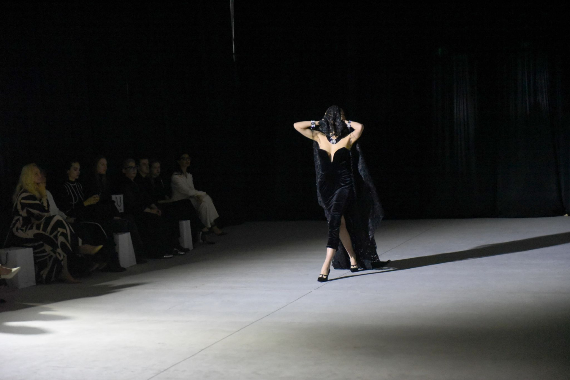 Красивый подиум, сильные коллекции и перформанс ZNWR. Каким получился Fashion Fabrique 3.0? 