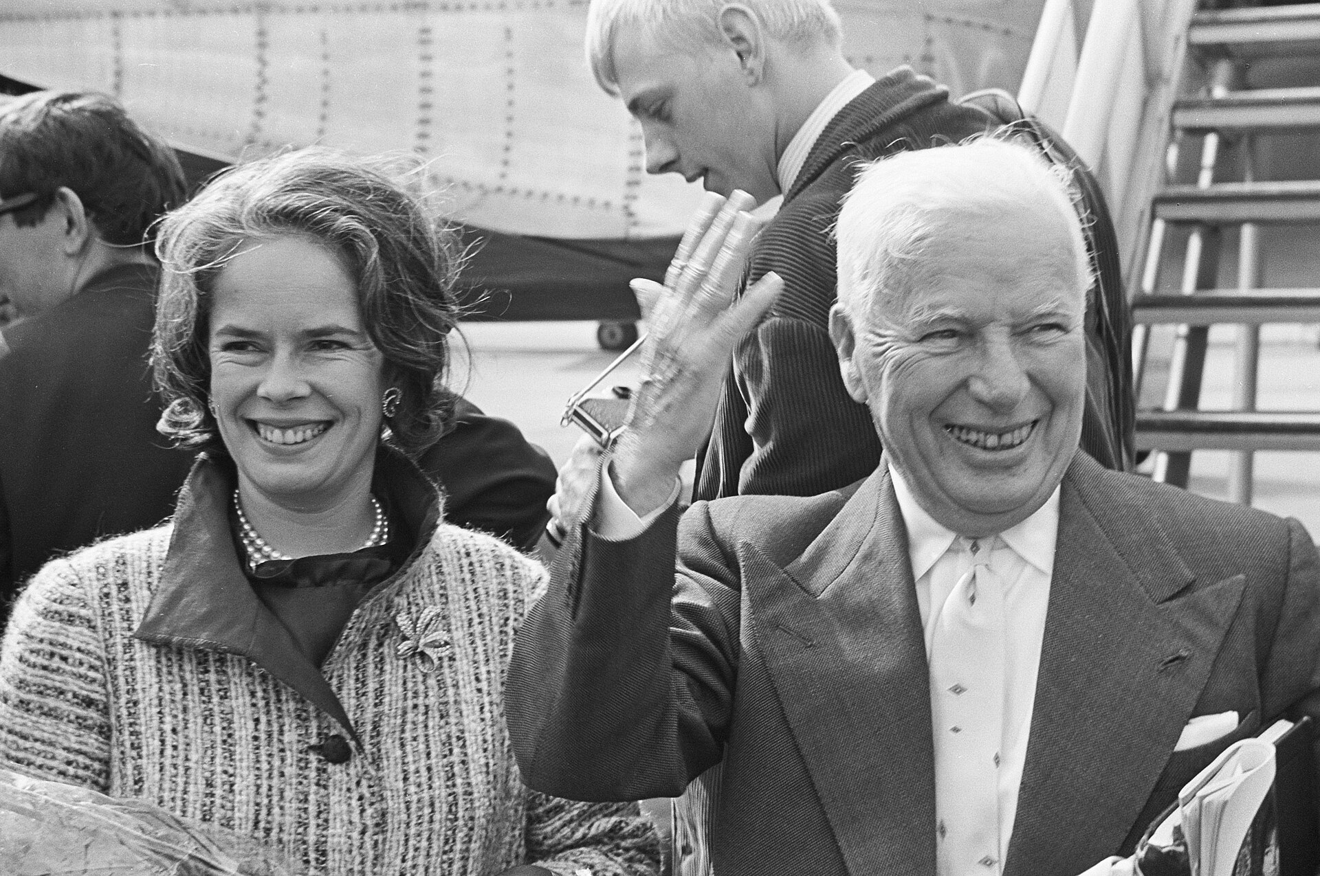 Charlie_Chaplin_and_Oona_ONeill_1965.jpg