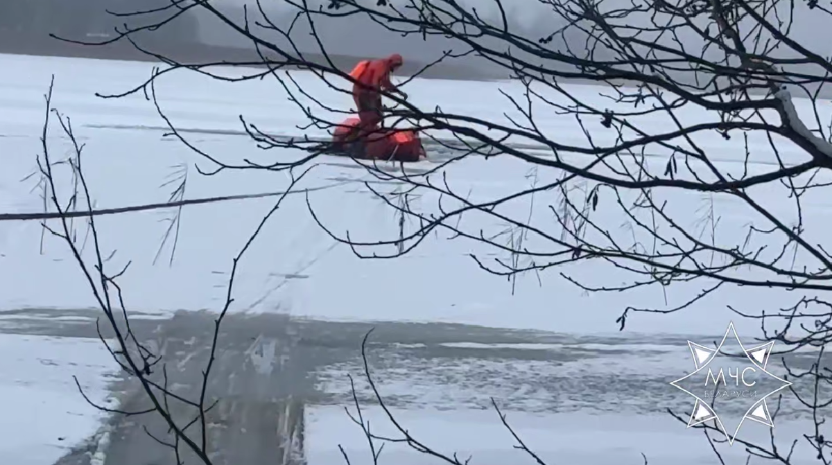 мужчина подо льдом мужчина подо льдом.png