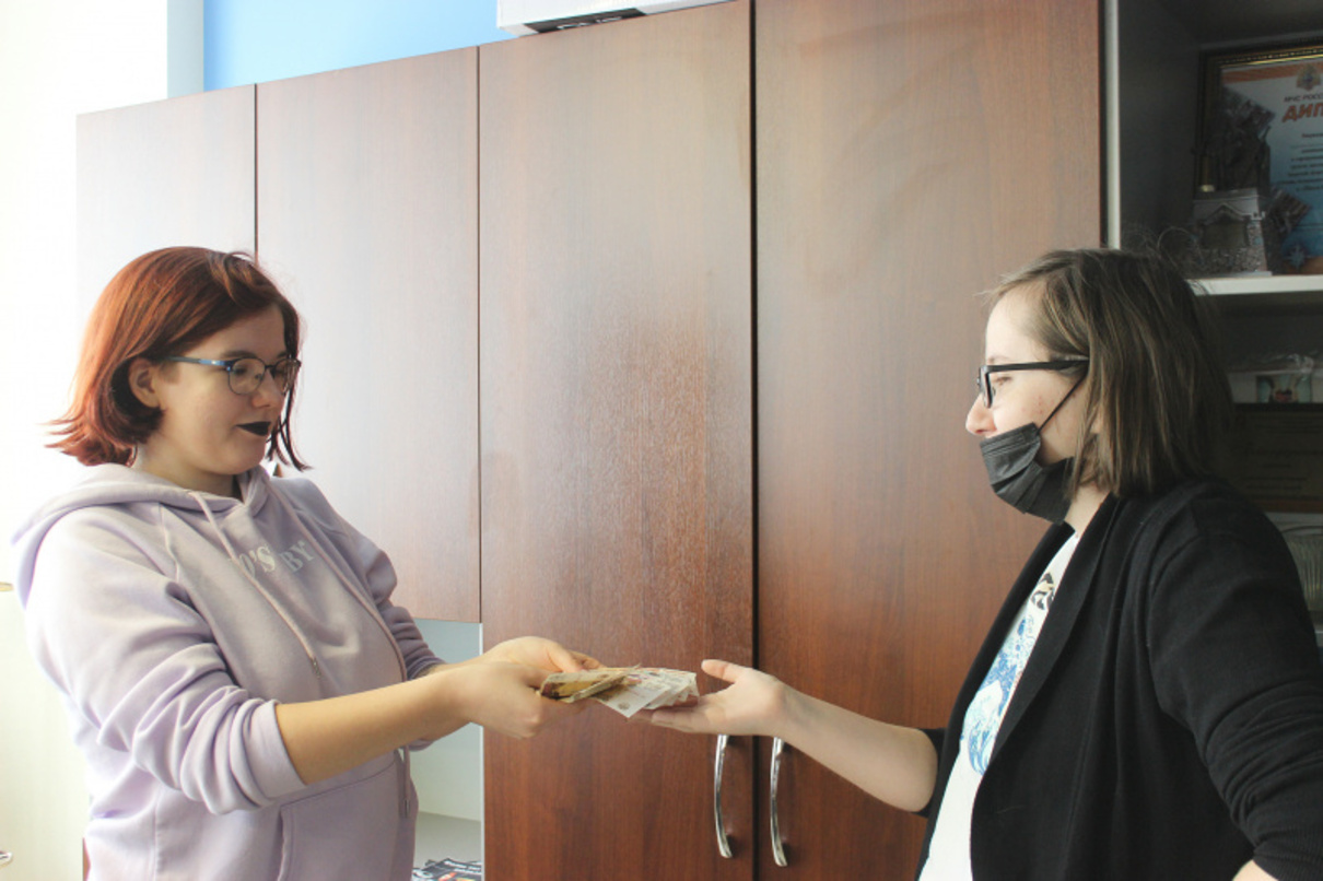 сдаем деньги в школе