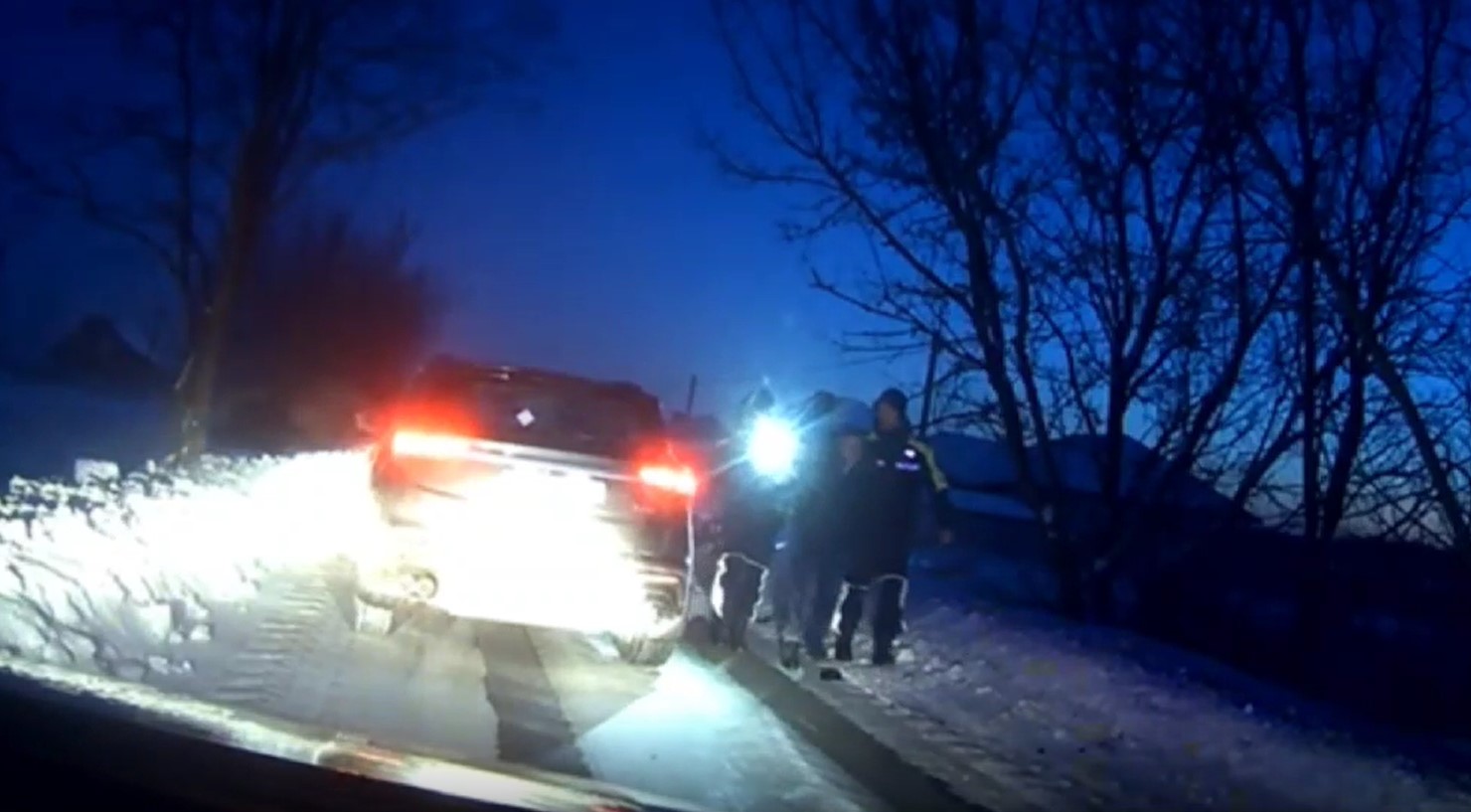 водитель припарковался в сугроб под Солигорском