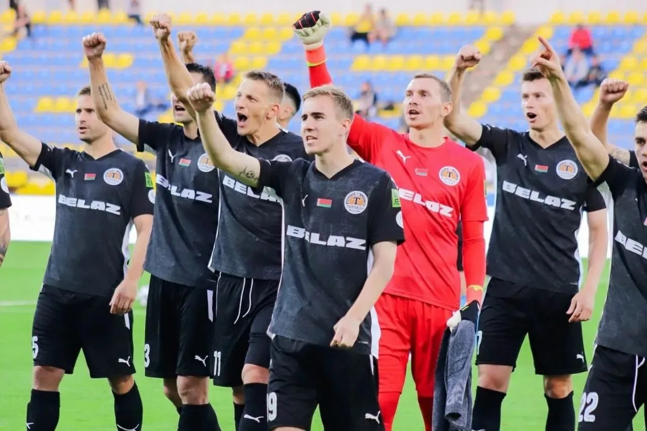 Футболисты