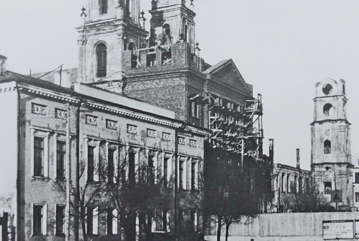 15-Перестройка костела иезуитов в спорткомплекс Спартак.jpg